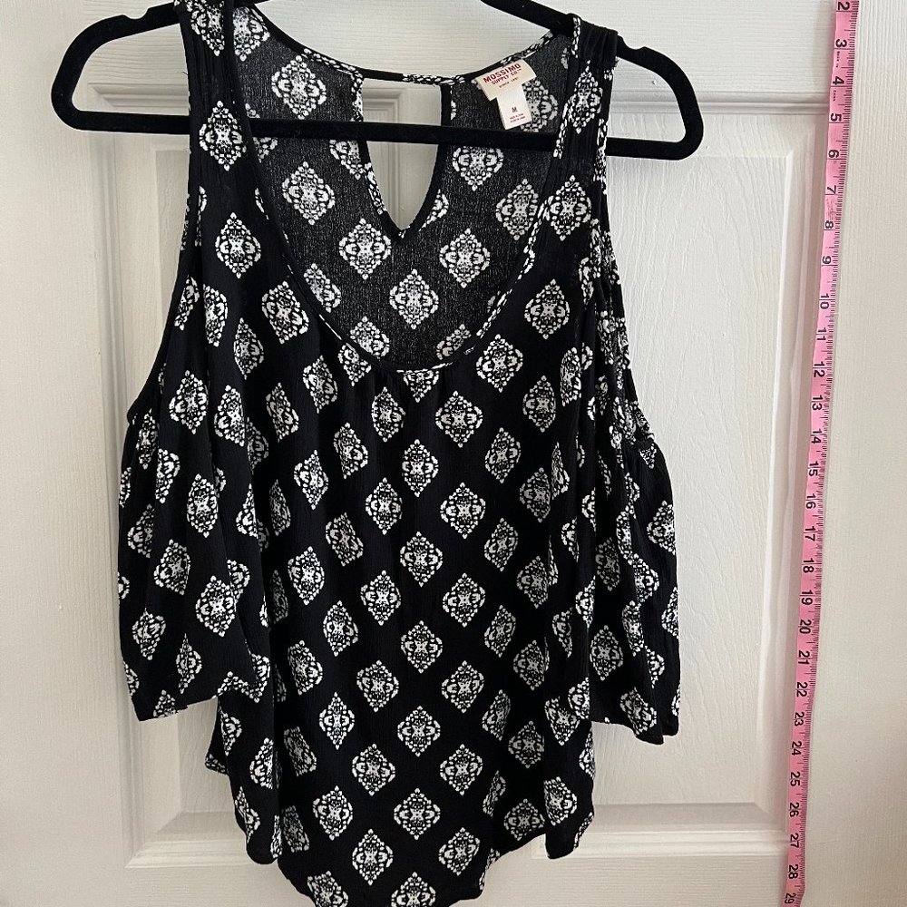 Mossimo Women's Blouse.  Size Medium.
